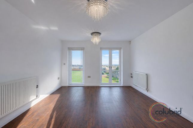 53, Sunliner Way, South Ockendon photo 4