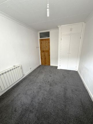 32e Church Street, Helston photo 5