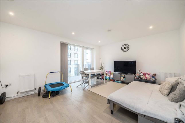 Flat 19, Watson House, 4, Greenleaf Walk, Southall photo 2