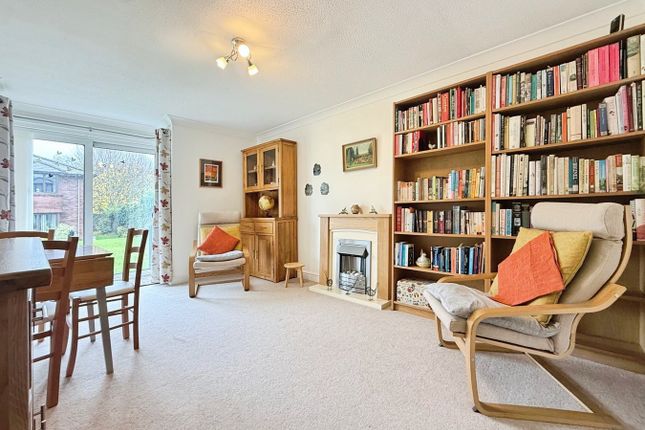 32, Priory Gardens, Abergavenny photo 3