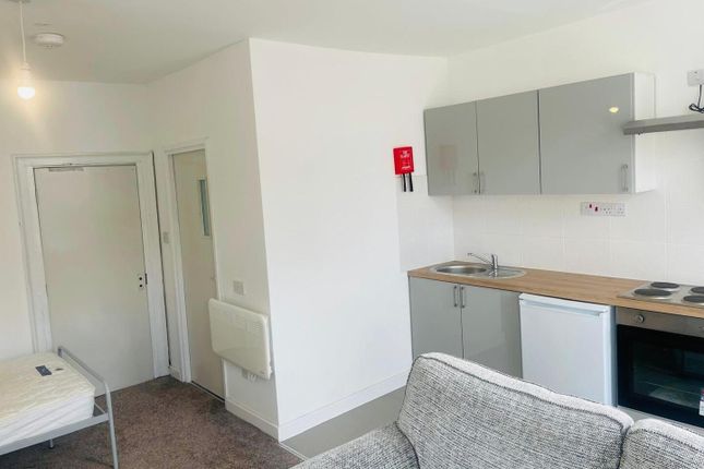 Flat At, 7, Market Place, Richmond photo 2