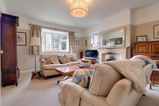 45, Meadow Walk, Harpenden photo 2