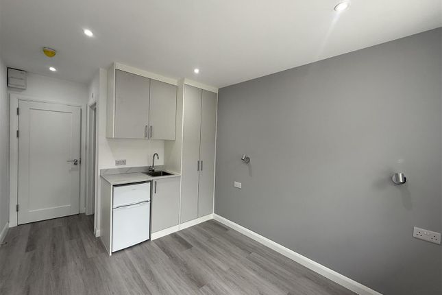 B, 12, Sheffield Road, Slough photo 2