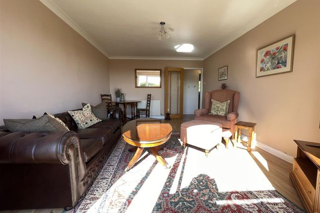 Flat 24, Dolphin Court Cliff Road, Eastbourne photo 4