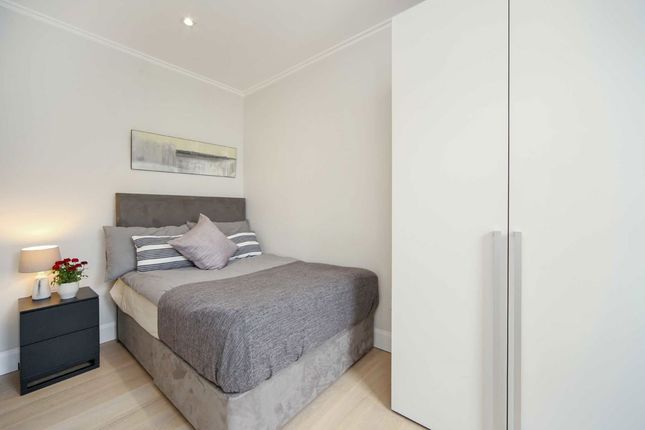 Flat 9, 41, Clanricarde Gardens, London photo 4