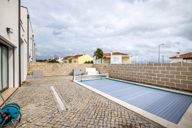 Detached house for sale in Salir Do Porto, Leiria, Portugal