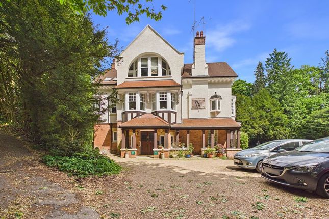 2-bed flat on 6 The Chestnuts, 66 Harestone Valley Road, Caterham, £1,400/mo