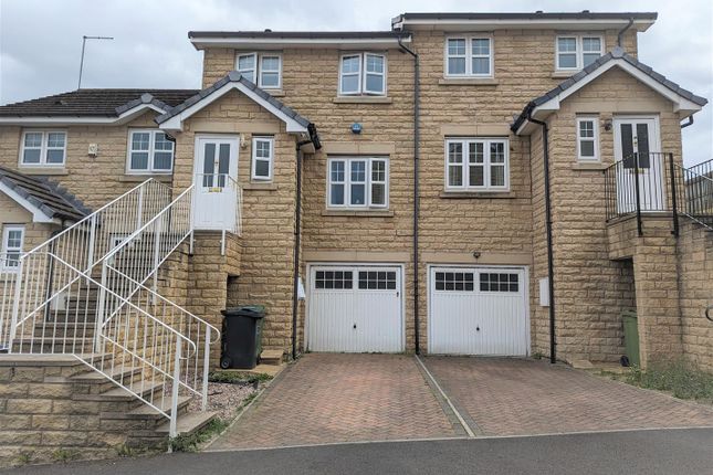 Thumbnail Town house to rent in Greenfield View, Batley