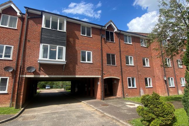 Thumbnail Flat for sale in Millstream Close, Hitchin
