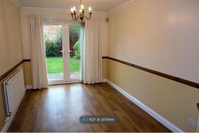 Holly Drive, Aylesbury photo 4
