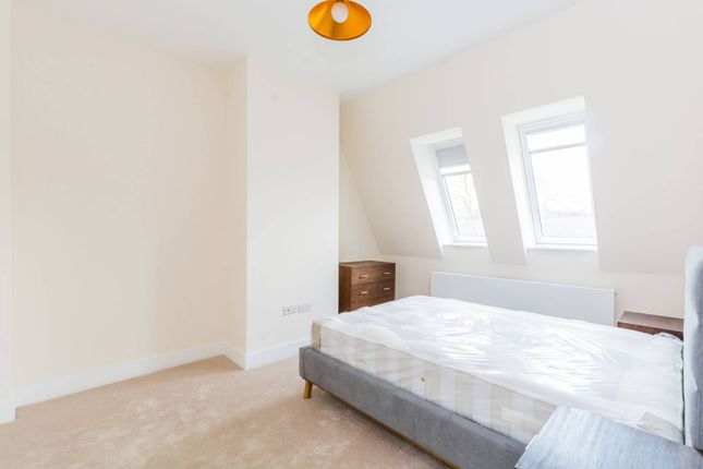 Flat to rent in St Marys Road, Hornsey, London