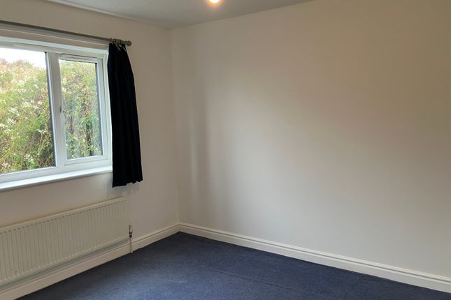 33, Lakeside Chase, Leeds photo 4