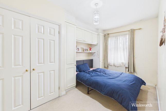 112, Honeypot Lane, London photo 3