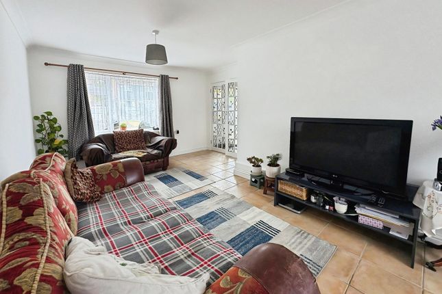 4, Potters Crescent, Ash photo 4
