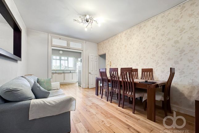 Flat for sale in High View Avenue, Grays