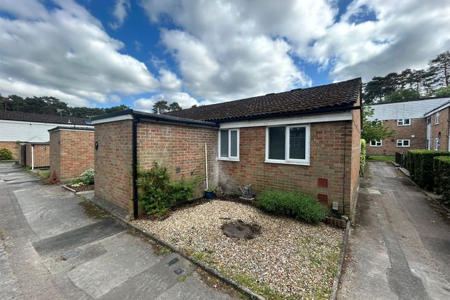 Thumbnail Bungalow to rent in Pendlebury, Bracknell, Berkshire