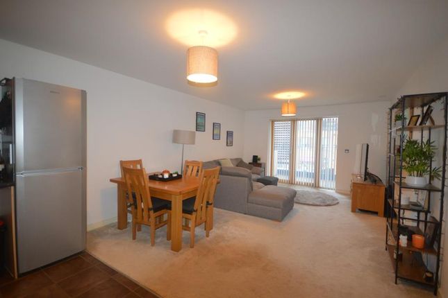 4, Parkes Court, Telford photo 3