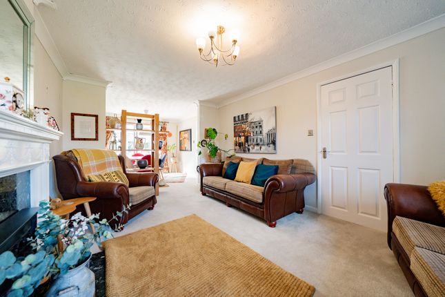 21 Sutherington Way, Leicester photo 3