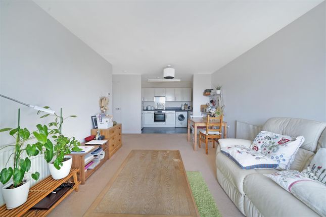 Flat 25, 69, John Bowles Court, Schoolhouse Lane, London photo 4