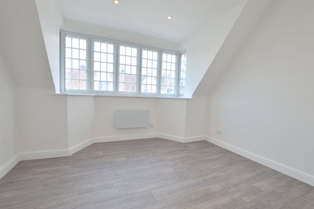 Flat 4, 11A,, West Street, Surrey photo 2