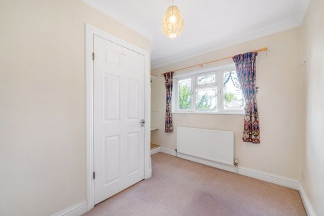 Detached house to rent in The Meadway, Chelsfield, Orpington