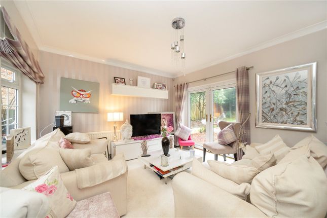 44, Rucklers Lane, Hertfordshire photo 4