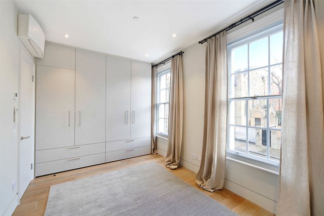 Flat for sale in Fulham Road, Chelsea Village
