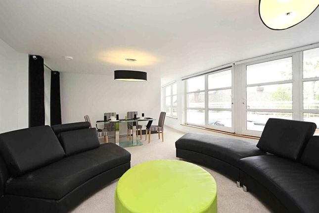 Thumbnail Flat to rent in Manchester Road, London