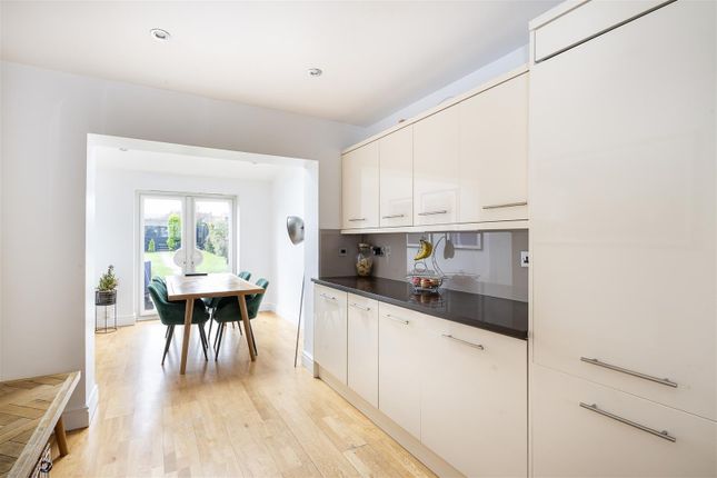 27, Snatchup, St. Albans photo 2