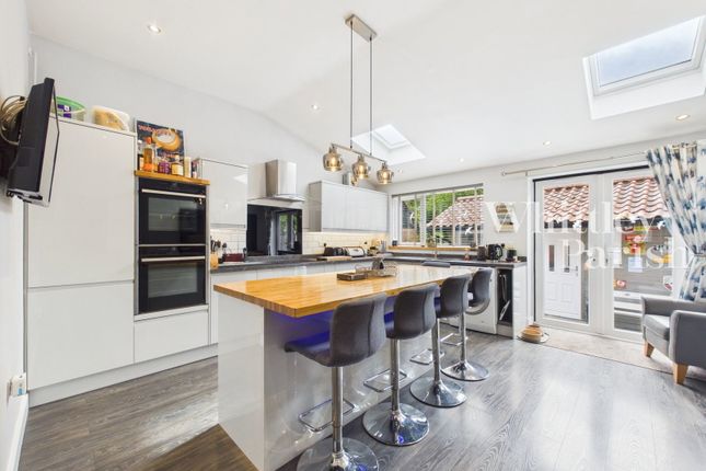 10, Greys Manor, Norwich photo 2