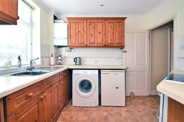 17, Pine Walk, Surrey photo 4