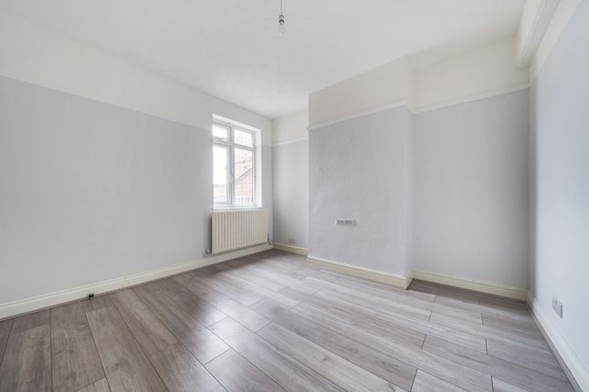338a, Hook Rise North, Surbiton photo 2