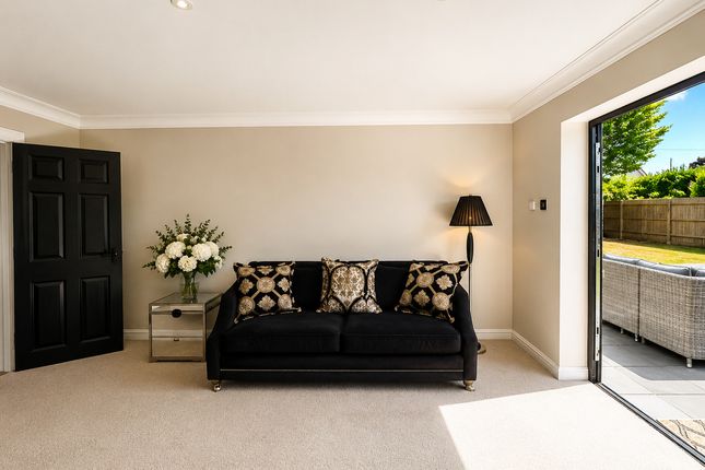 44, Ferringham Lane, Worthing photo 4