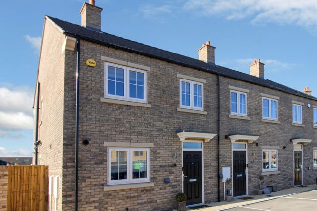 Thumbnail Property to rent in Naylor Avenue, Yeadon, Leeds