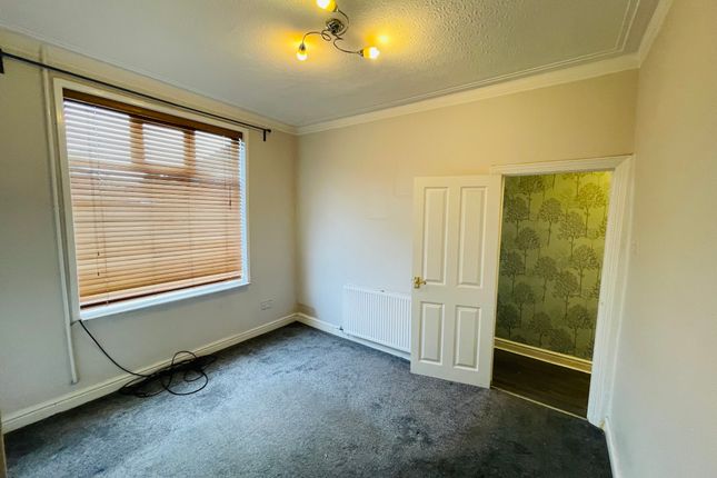 42, Lynton Avenue, Swinton photo 2