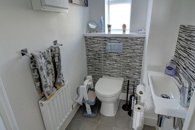 28, Tulip Tree Road, Nuneaton photo 2