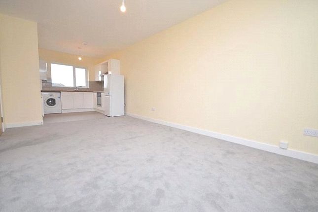 Flat 2, 5A, Chigwell Road, London photo 3