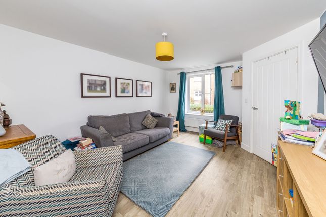 16 Falcon Drive, Didcot photo 2