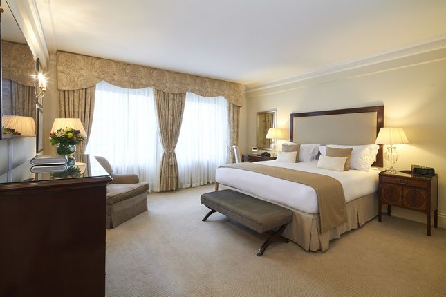 Flat Apt 12, 2-4, Hyde Park Gate, London photo 2