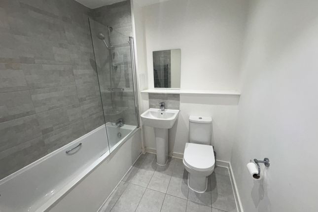 Flat 1, Denman House, Feltham photo 5