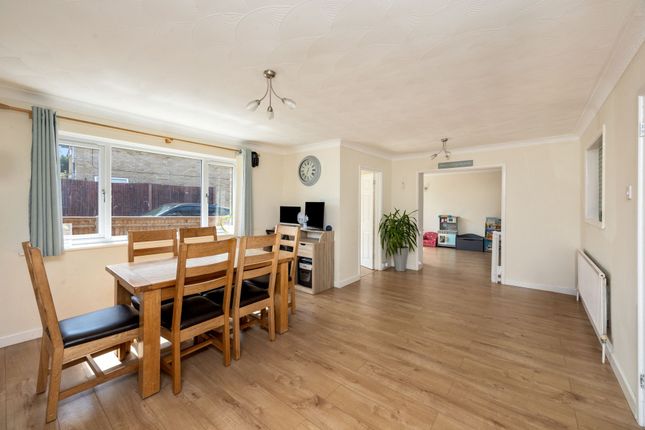 3 Beckenham Close, Hailsham photo 2