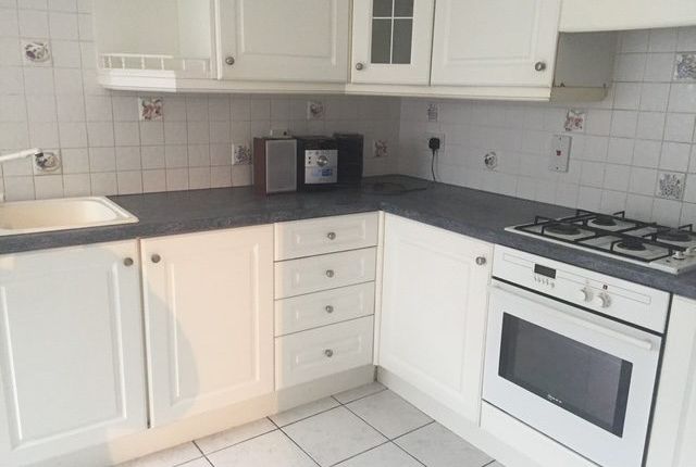156, Harwoods Road, WATFORD photo 2