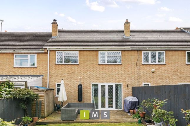 Terraced house for sale in Barry Avenue, Bicester