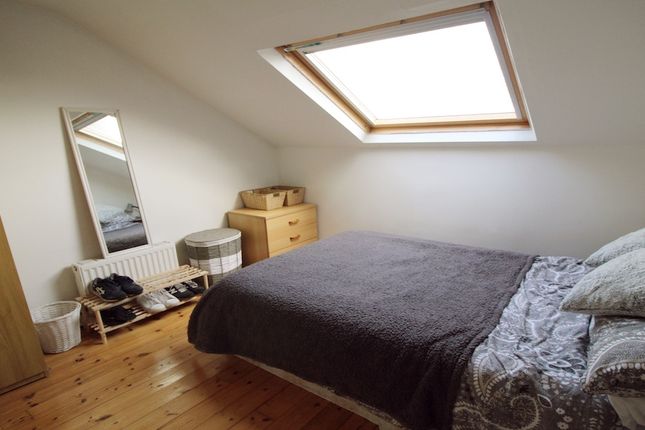 Flat to rent in Victoria Terrace, Leeds