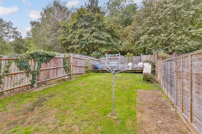 Meadowdown Close Hempstead, Gillingham photo 2
