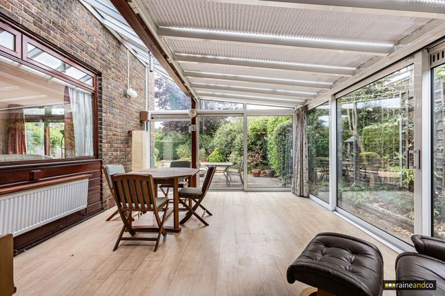 6, Stag Green Avenue, Hatfield photo 3
