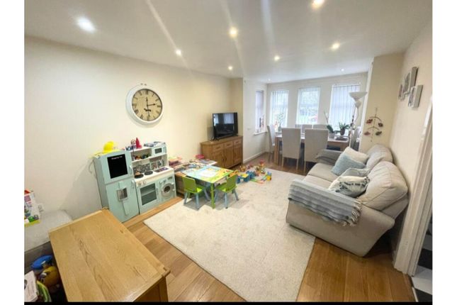 Flat for sale in Archdale Close, Chesterfield