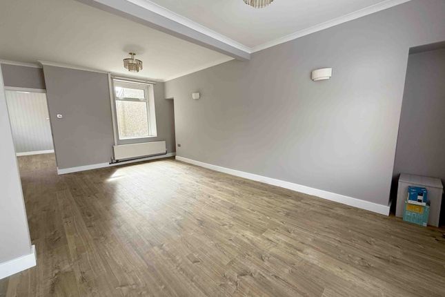 19 Bwlch Road, Loughor, SWANSEA photo 4