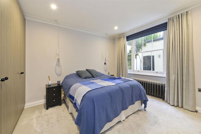 Flat for sale in Kensington Gardens Square, Notting Hill