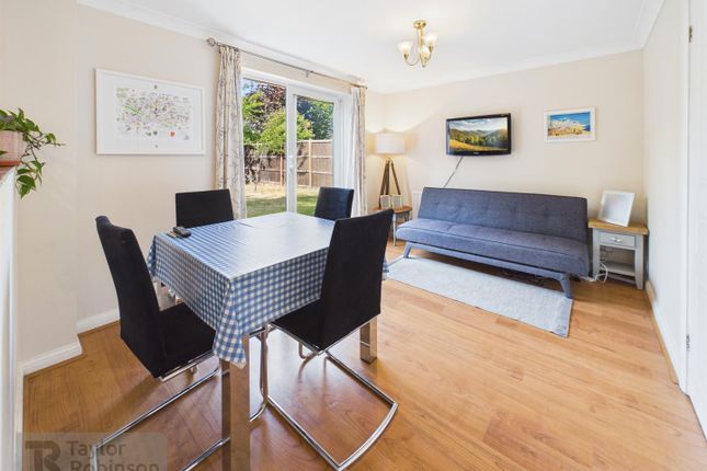 10, Garrett Close, Crawley photo 4